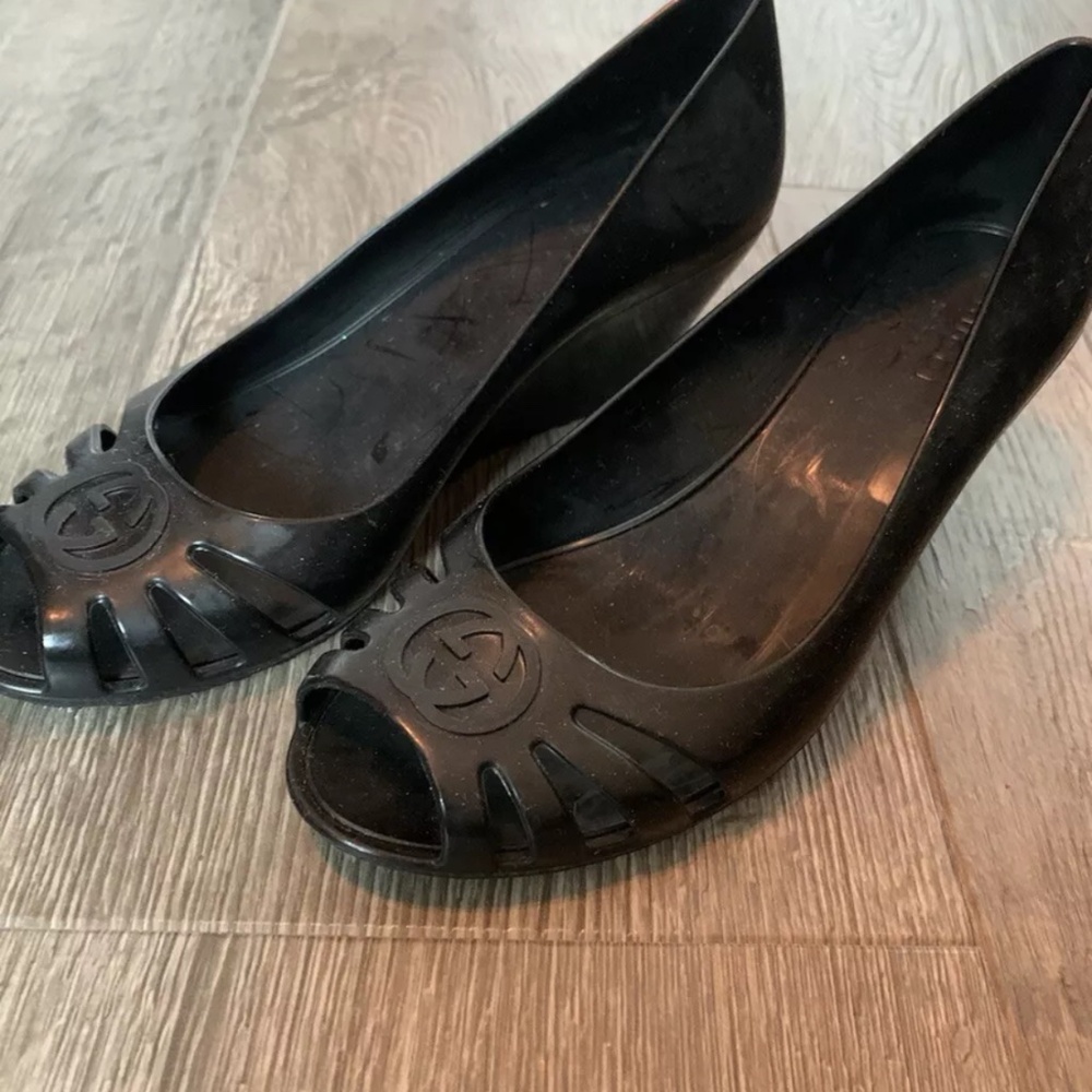 GUCCI rubber jelly wedge black sandals 35